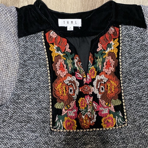 Beautiful unique dress - Picture 2 of 4